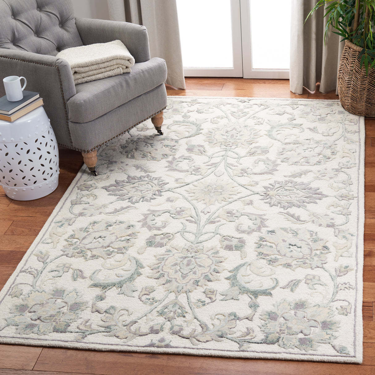 SAFAVIEH Handmade Glamour Marsona Floral Wool Rug