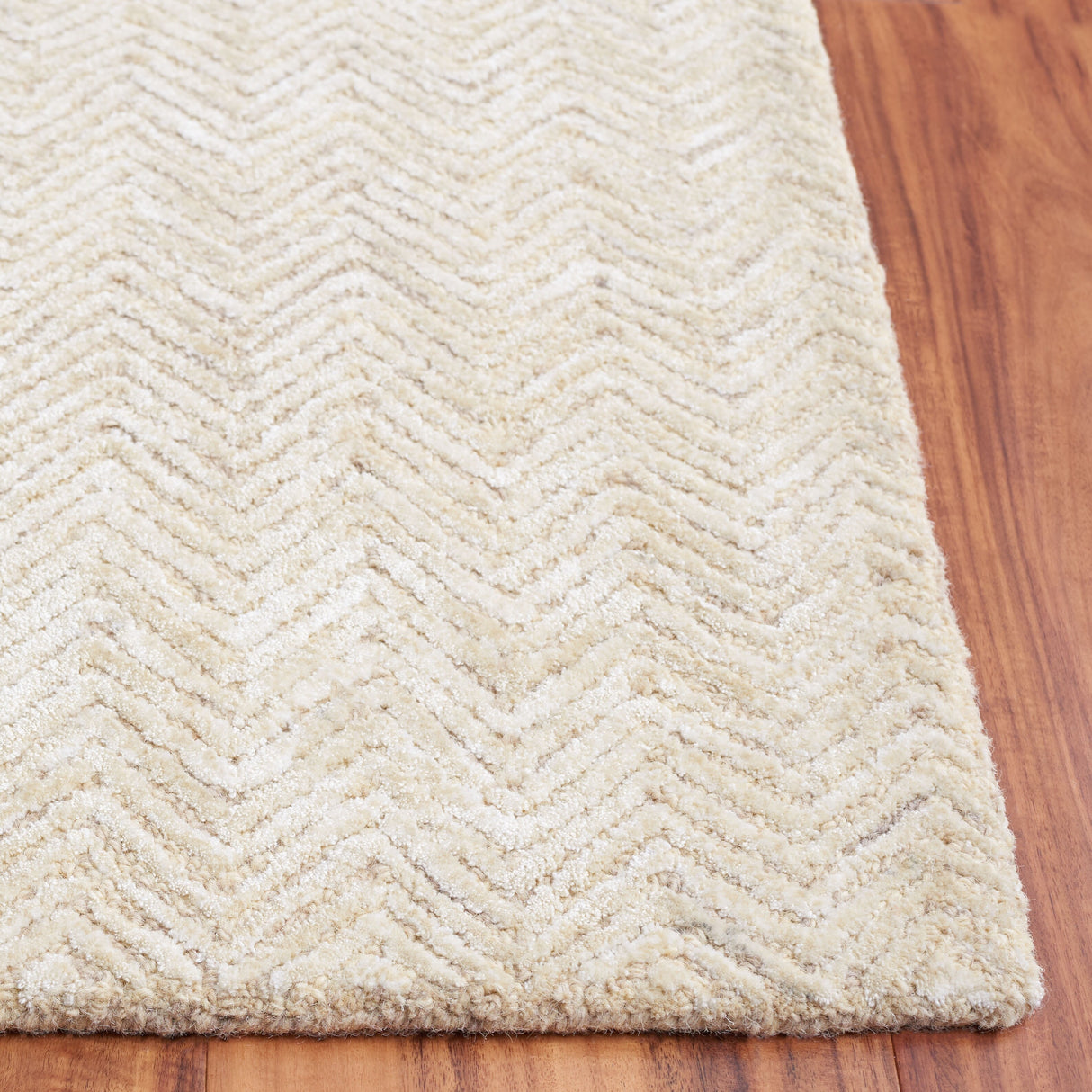 SAFAVIEH Handmade Glamour Ostilia Chevron Viscose Rug