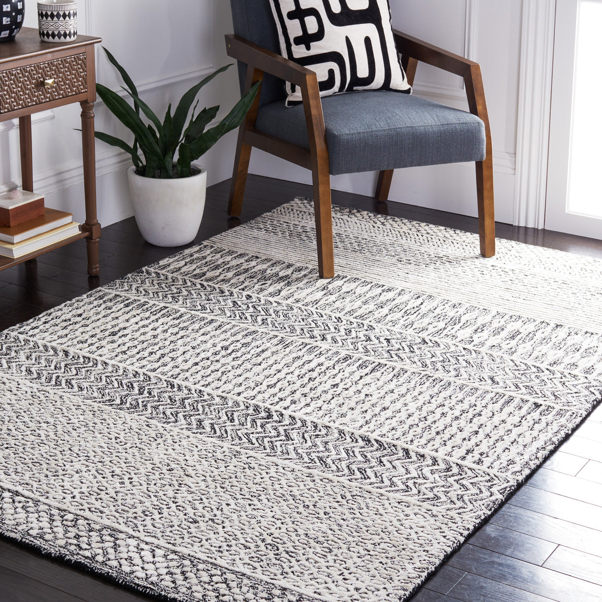 SAFAVIEH Handmade Glamour Shag Modern Viscose Rug