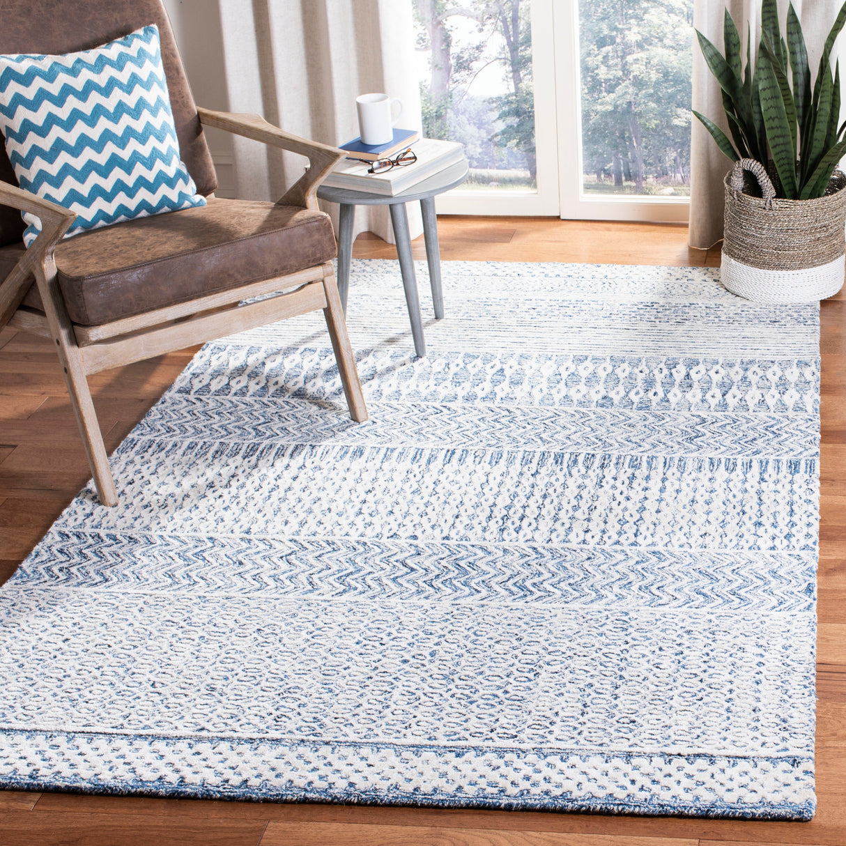 SAFAVIEH Handmade Glamour Shag Modern Viscose Rug