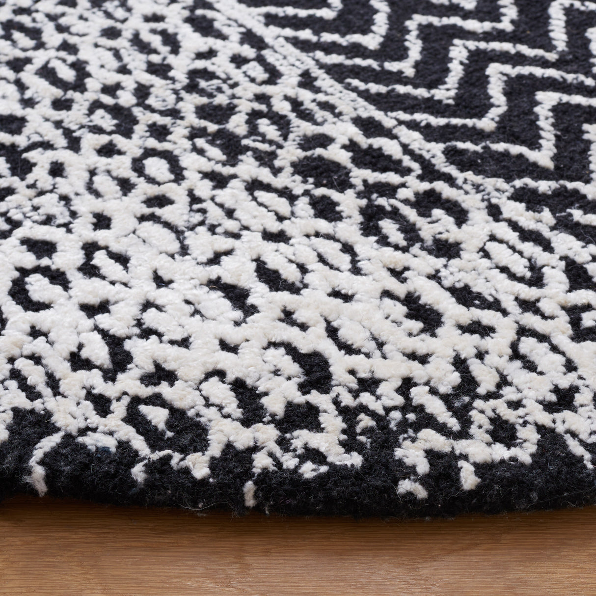 SAFAVIEH Handmade Glamour Shag Modern Viscose Rug