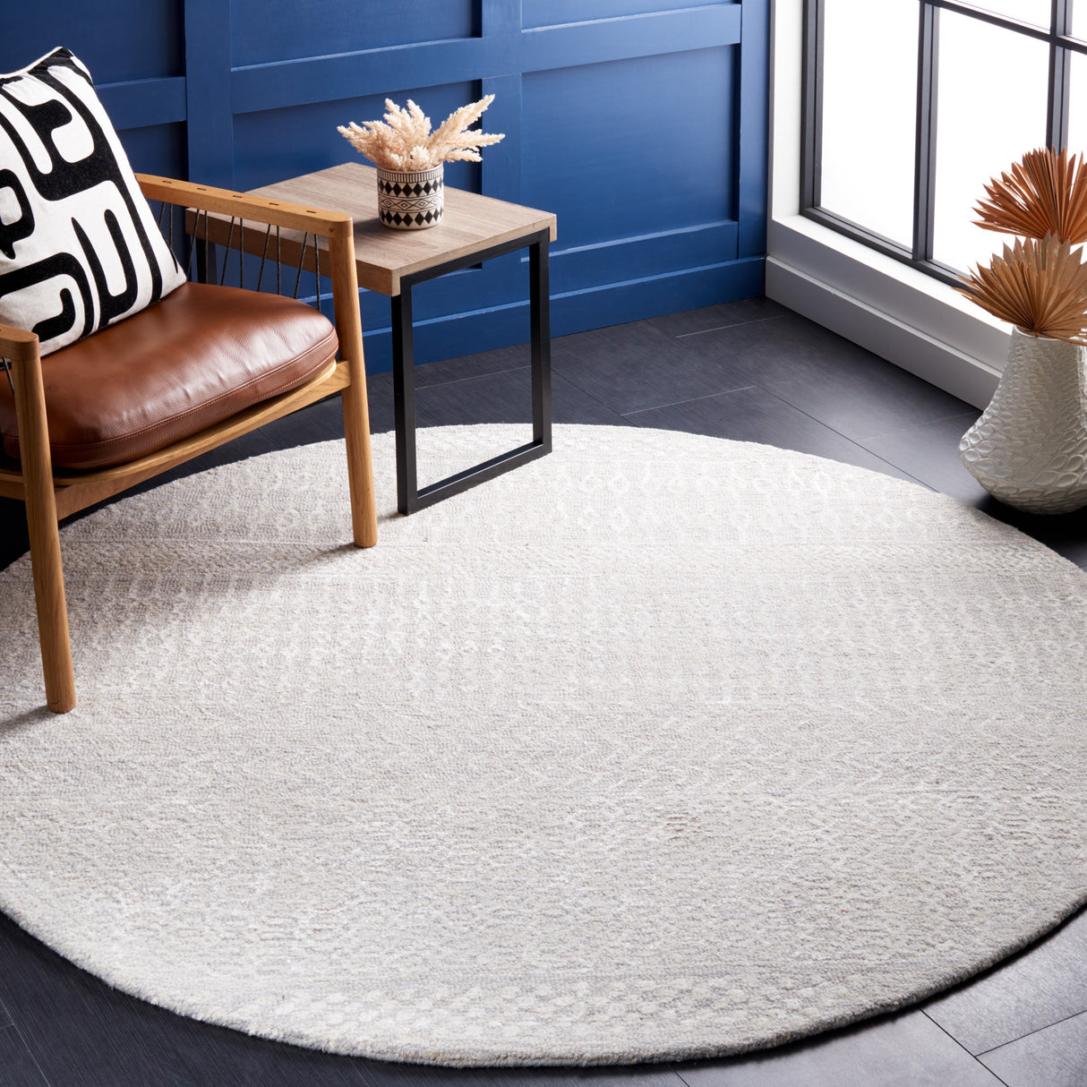 SAFAVIEH Handmade Glamour Shag Modern Viscose Rug