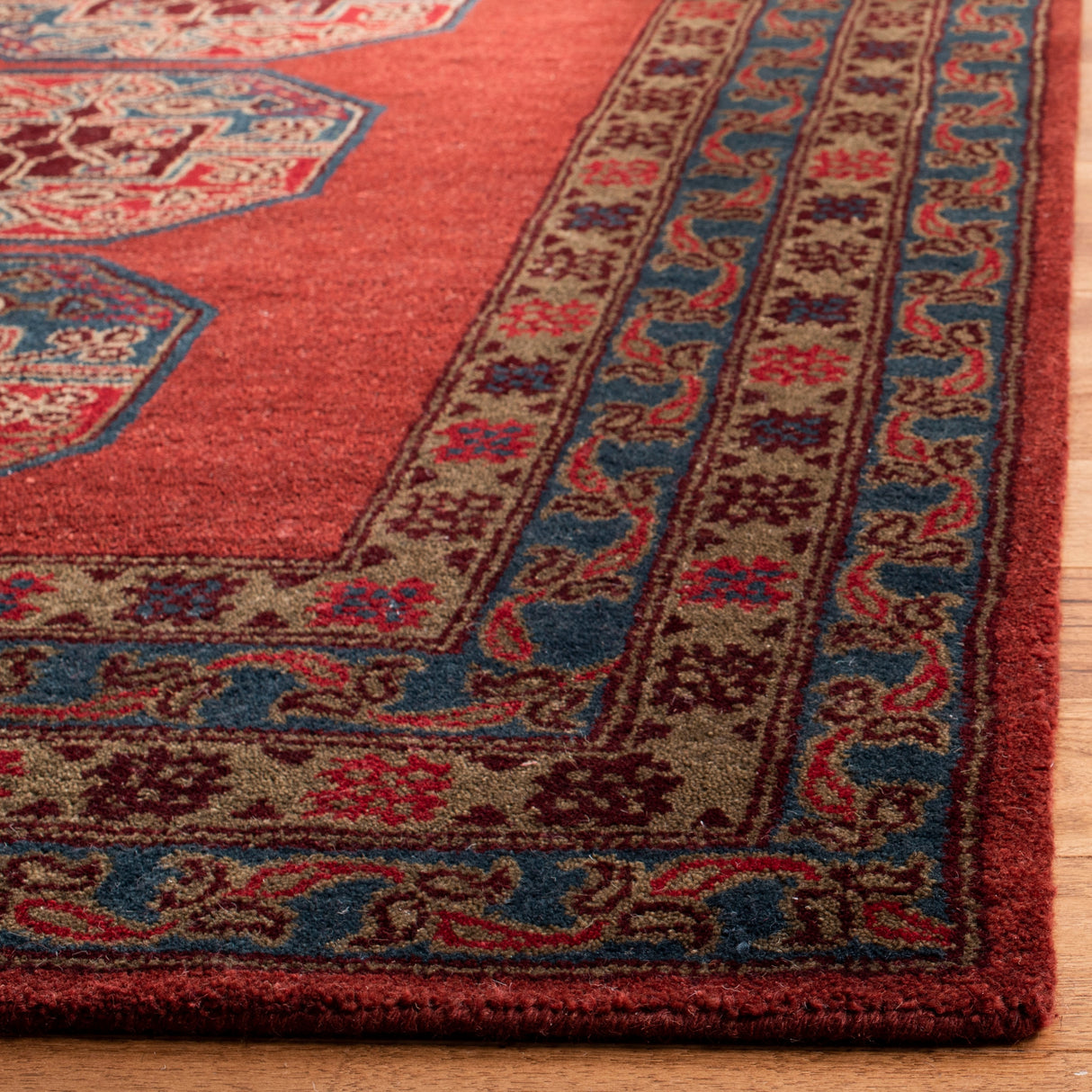 SAFAVIEH Handmade Heritage Katla Traditional Oriental Wool Rug