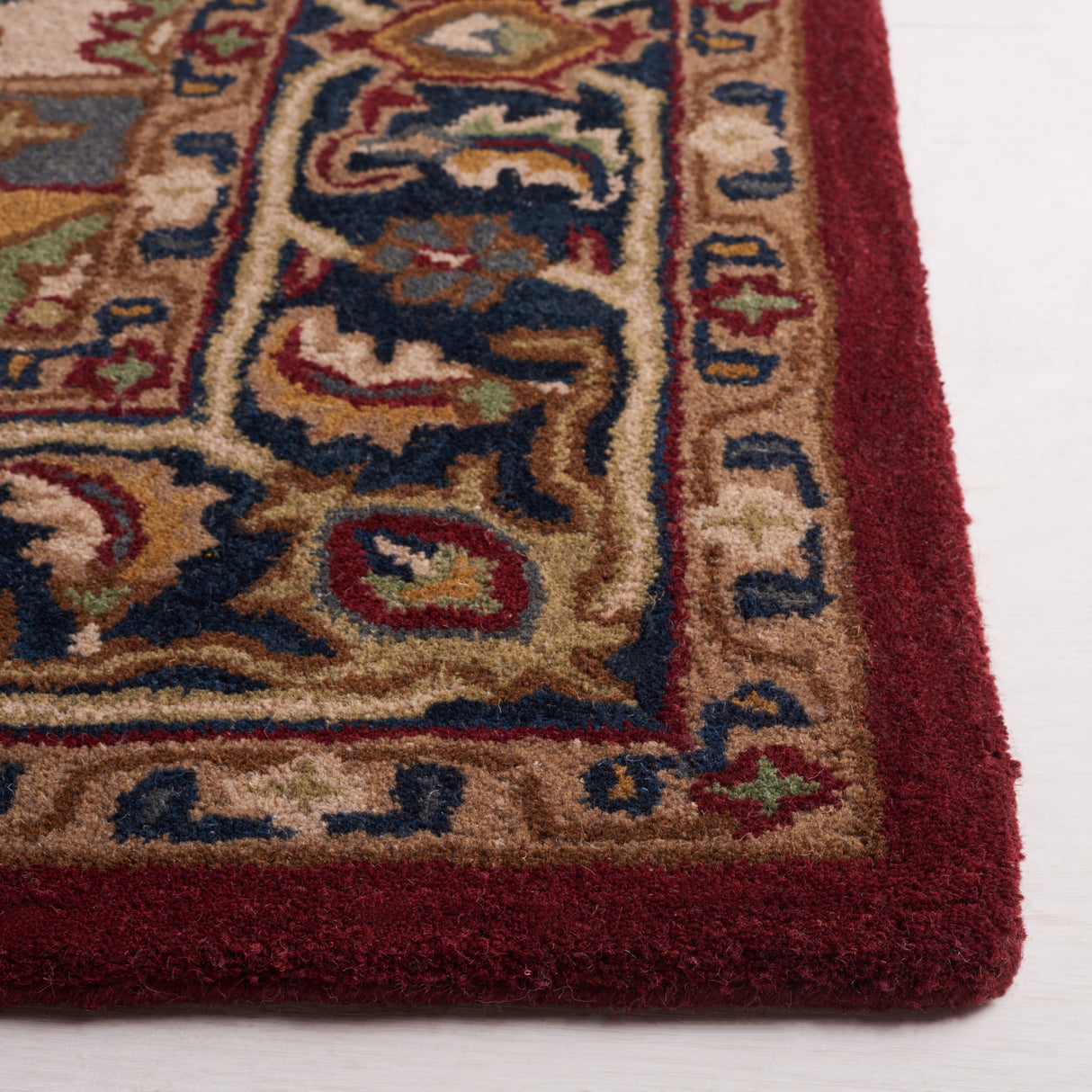 SAFAVIEH Handmade Heritage Tieneke Traditional Wool Rug