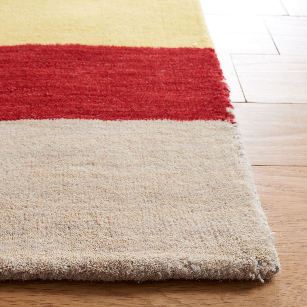 SAFAVIEH Handmade Himalaya Damyanti Modern Wool Rug