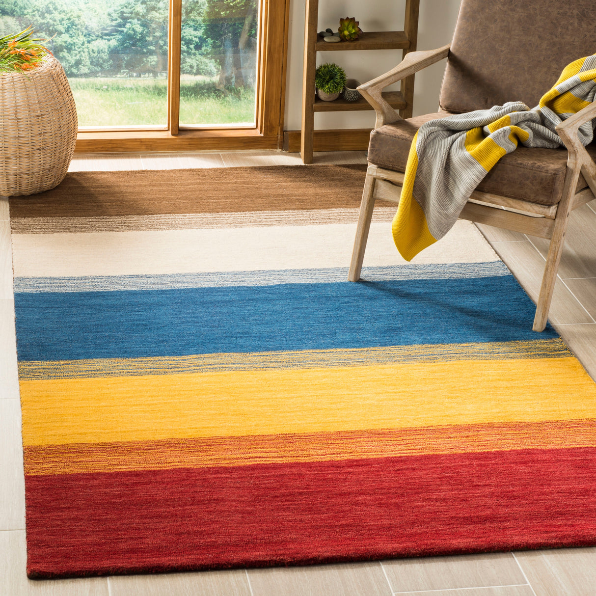 SAFAVIEH Handmade Himalaya Guro Modern Wool Rug