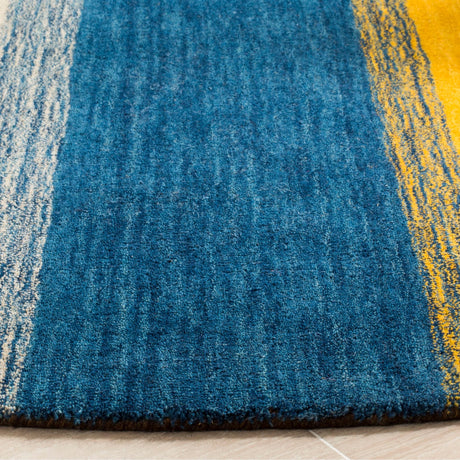 SAFAVIEH Handmade Himalaya Guro Modern Wool Rug