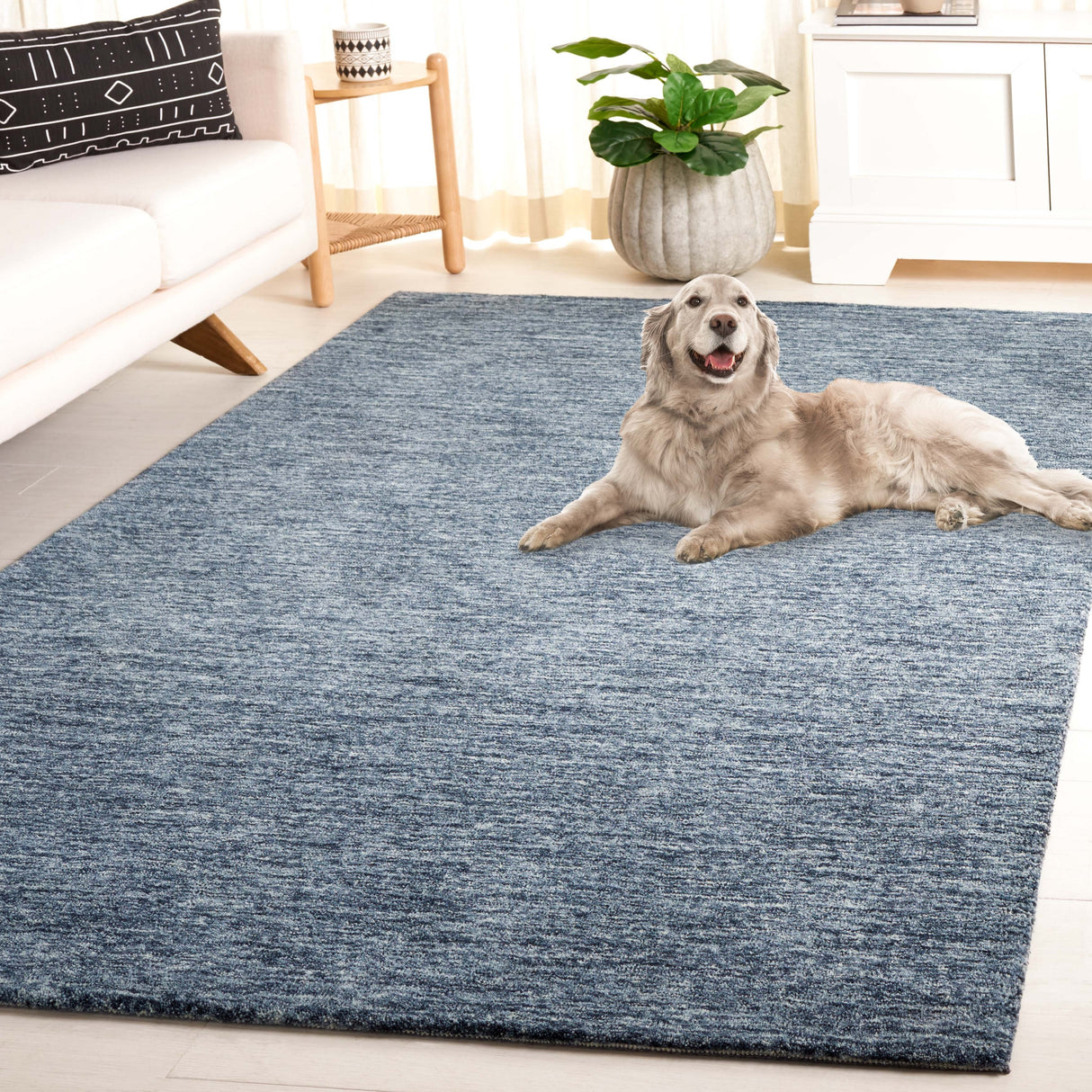 SAFAVIEH Handmade Himalaya Kalahari Solid Wool Rug