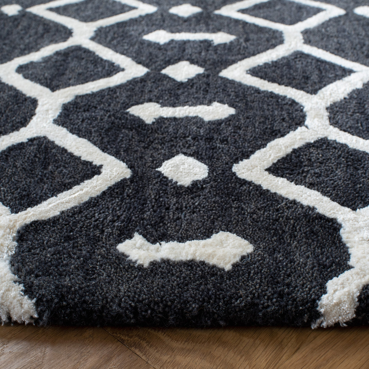 SAFAVIEH Handmade Himalaya Parasols Modern Wool Rug