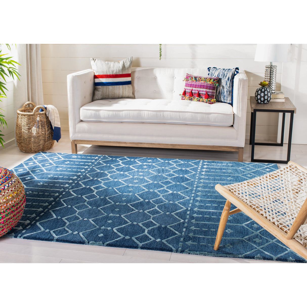 SAFAVIEH Handmade Himalaya Parasols Modern Wool Rug