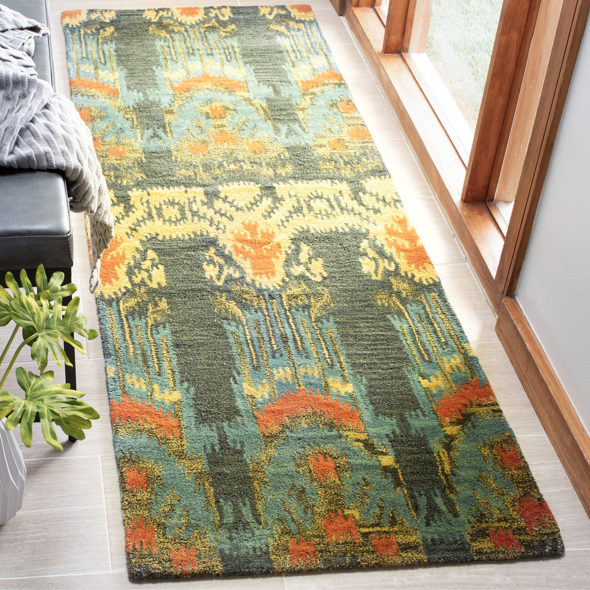 SAFAVIEH Handmade Ikat Audna Modern Wool Rug