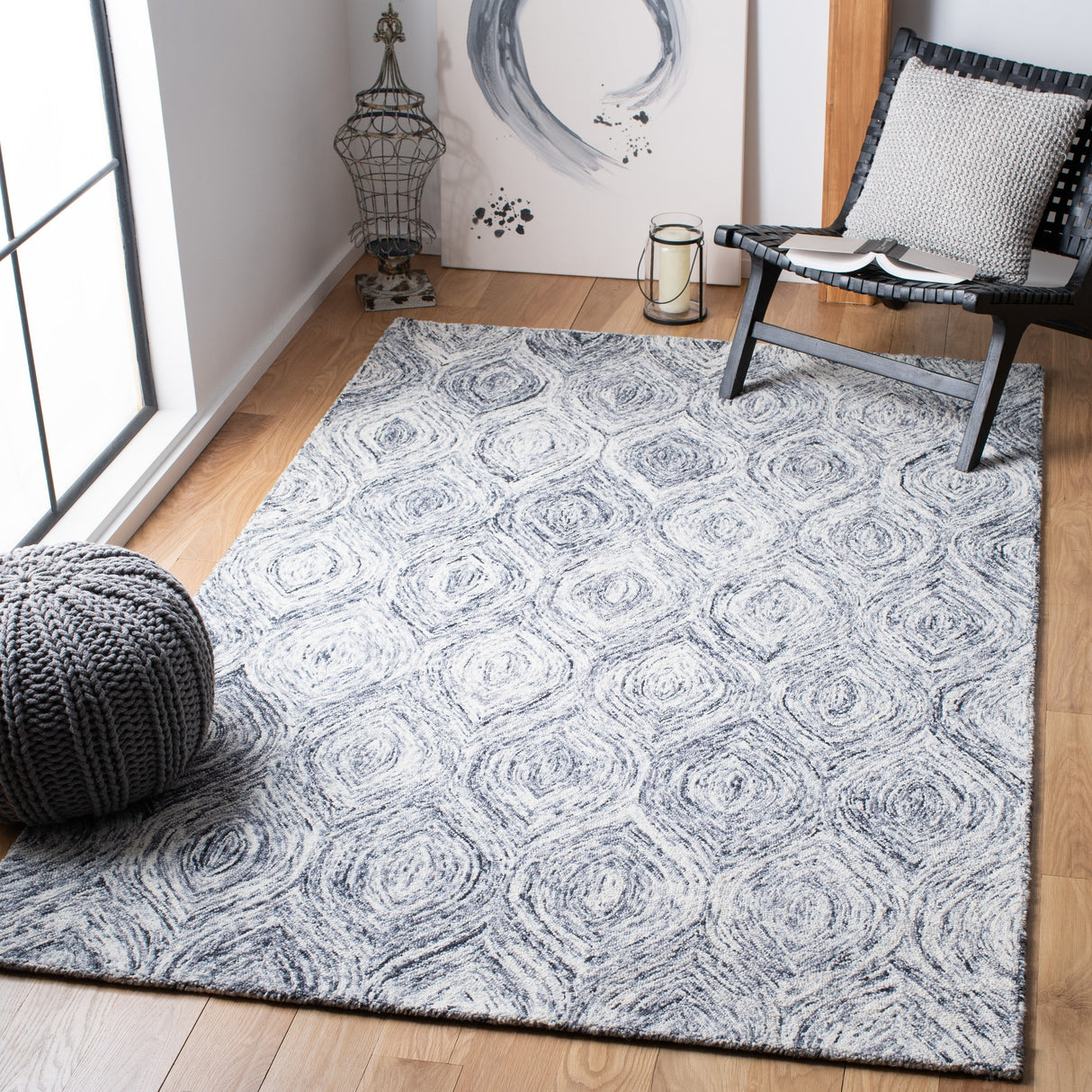 SAFAVIEH Handmade Ikat Lilija Wool Rug