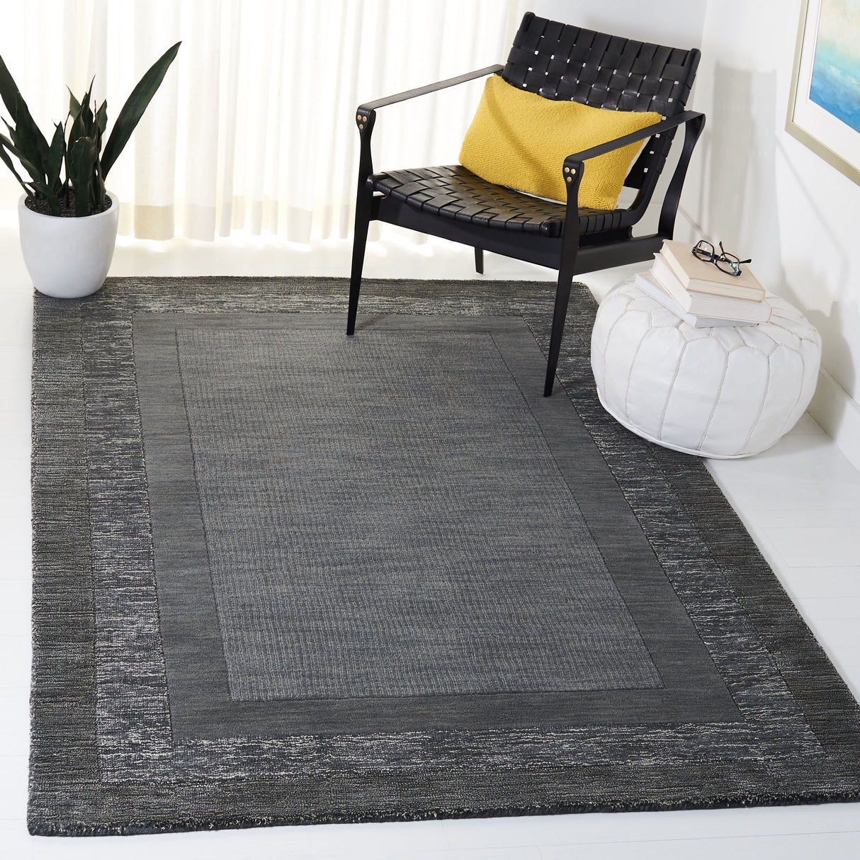 SAFAVIEH Handmade Impressions Nazmie Modern Wool Rug