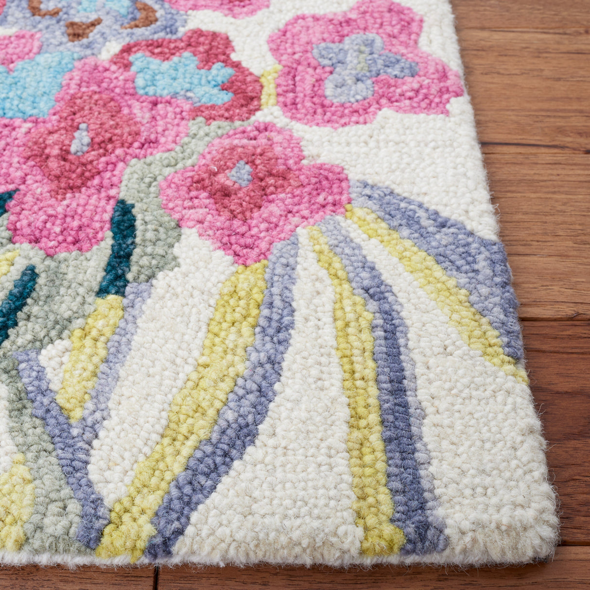 SAFAVIEH Handmade Jardin Cela Floral Wool Rug