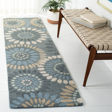 SAFAVIEH Handmade Jardin Charu Country Floral Wool Rug