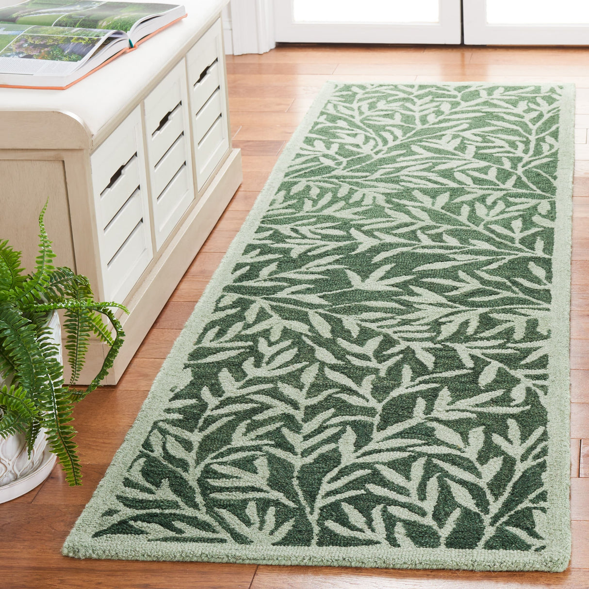 SAFAVIEH Handmade Jardin Mariegret Wool Rug