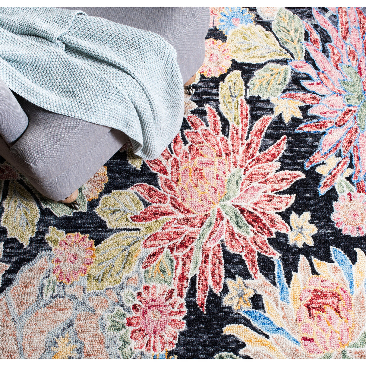 SAFAVIEH Handmade Jardin Yuta Floral Wool Rug