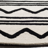 SAFAVIEH Handmade Kids Deyanira Wool Rug