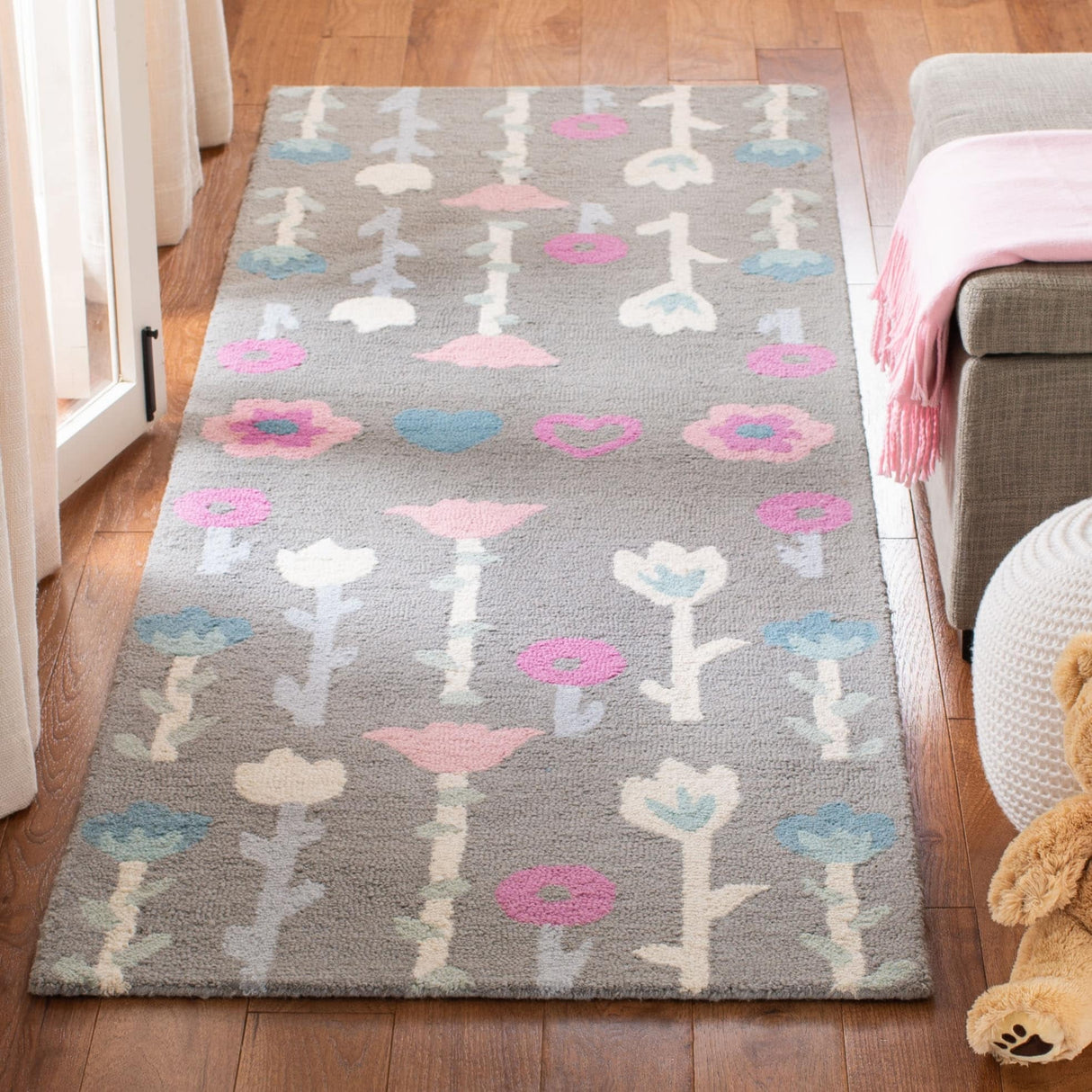 SAFAVIEH Handmade Kids Jazmyn Wool Rug