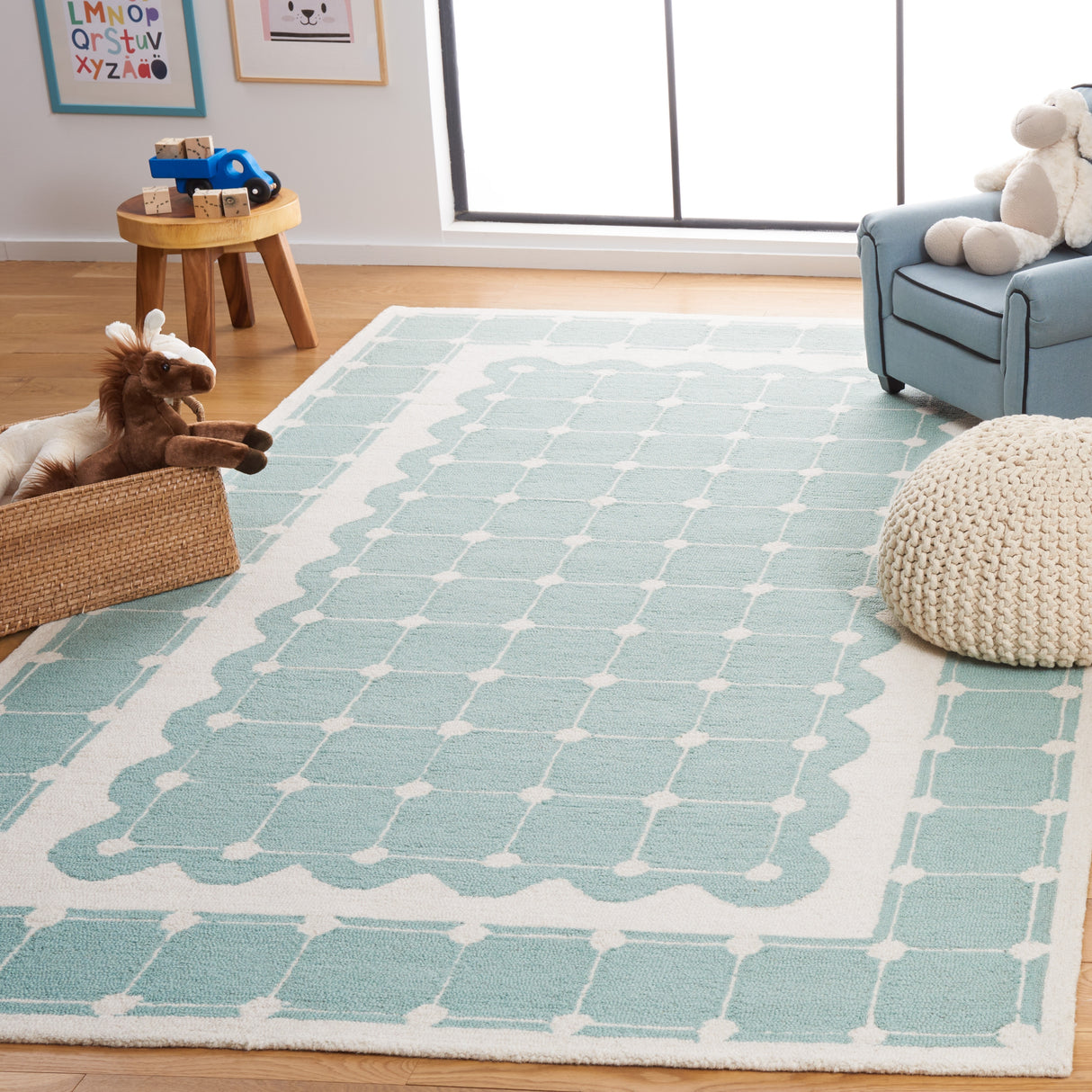 SAFAVIEH Handmade Kids Kayley Geometric Wool Rug