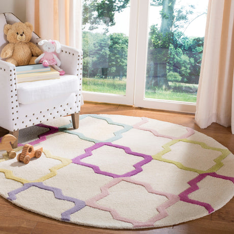 SAFAVIEH Handmade Kids Shania Wool Rug