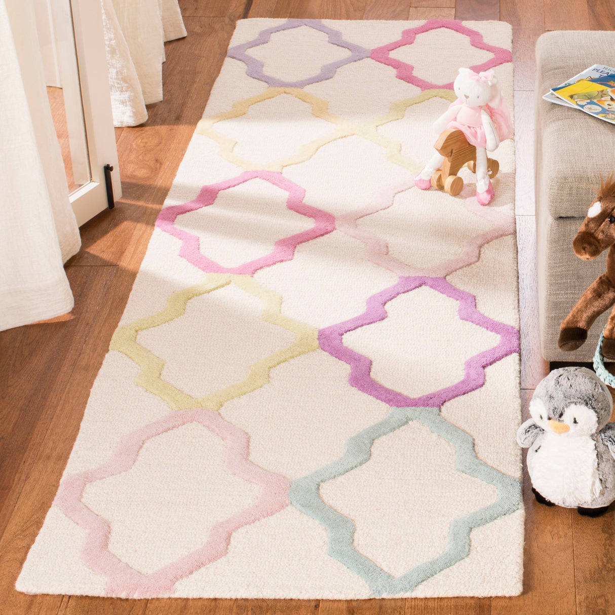 SAFAVIEH Handmade Kids Shania Wool Rug