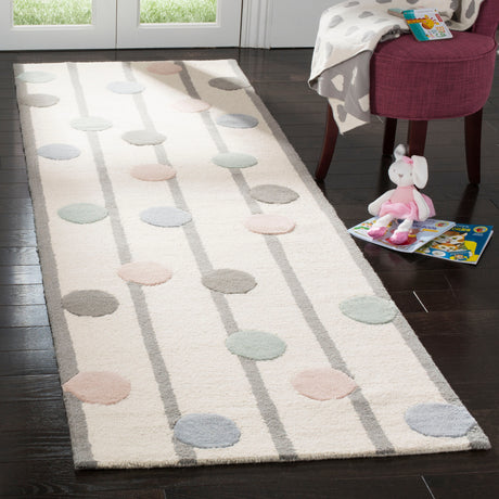 SAFAVIEH Handmade Kids Yasmeen Dotted Stripe Wool Rug