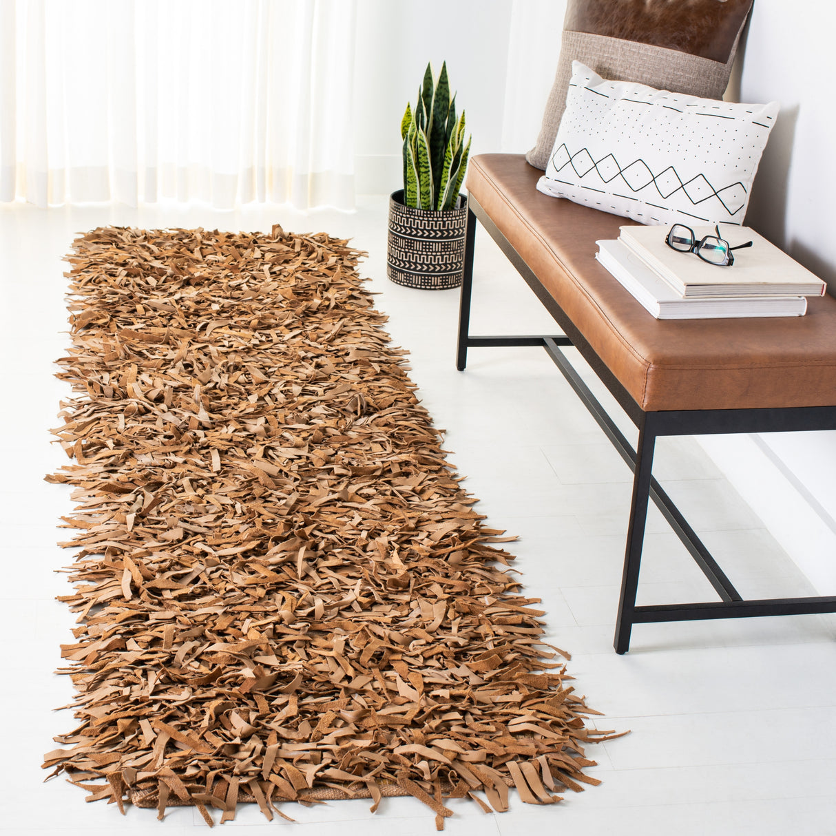 SAFAVIEH Handmade Leather Shag Blayne Modern Leather Rug