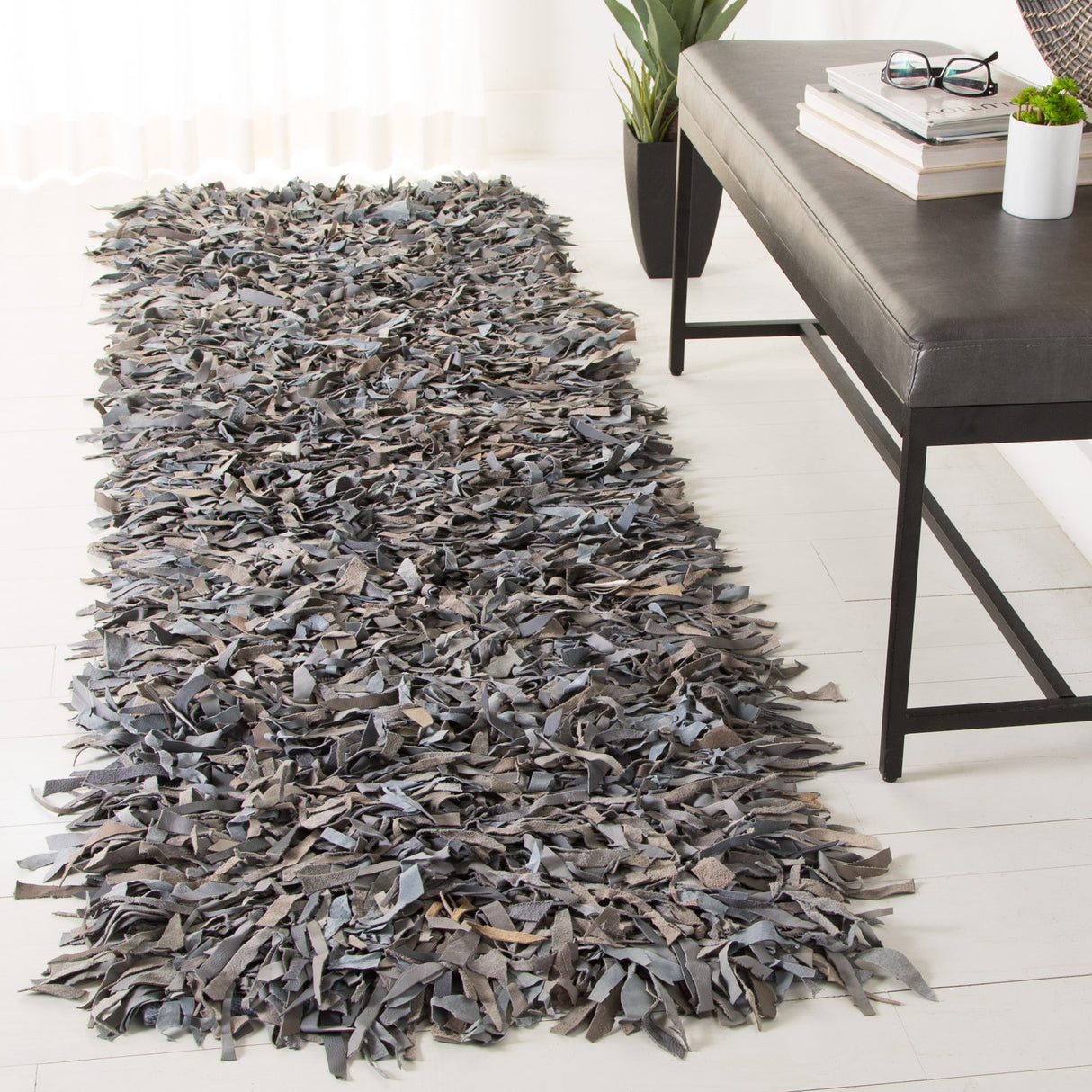 SAFAVIEH Handmade Leather Shag Blayne Modern Leather Rug