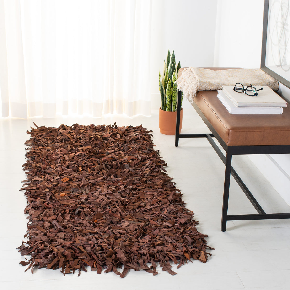 SAFAVIEH Handmade Leather Shag Doinita Modern Decorative Rug