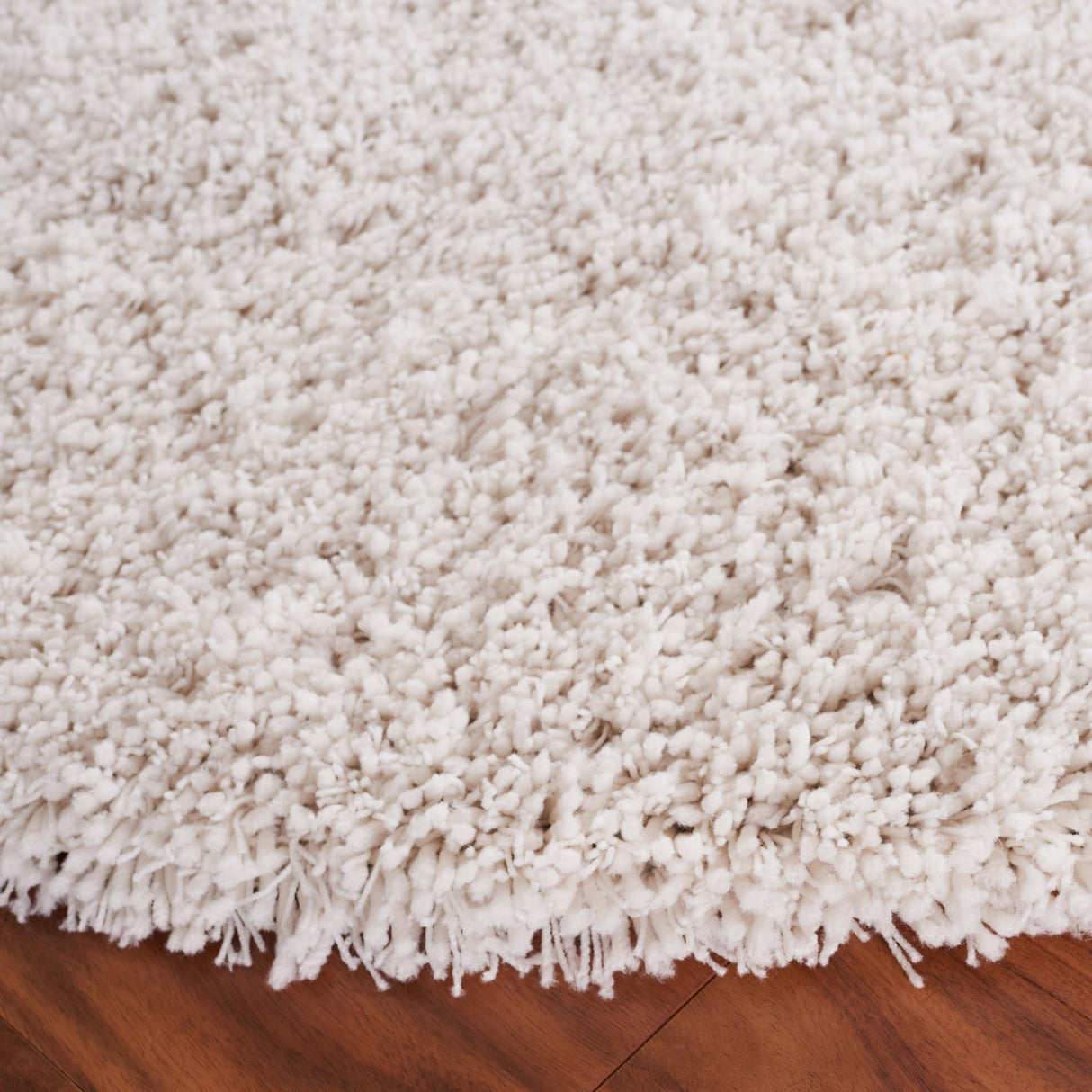 SAFAVIEH Handmade Luxe Gianna Gezina Shag Rug