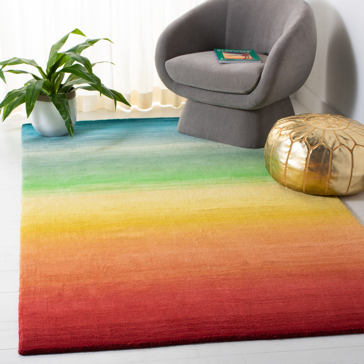 SAFAVIEH Handmade Manhattan Nayla Rainbow Ombre Wool Rug