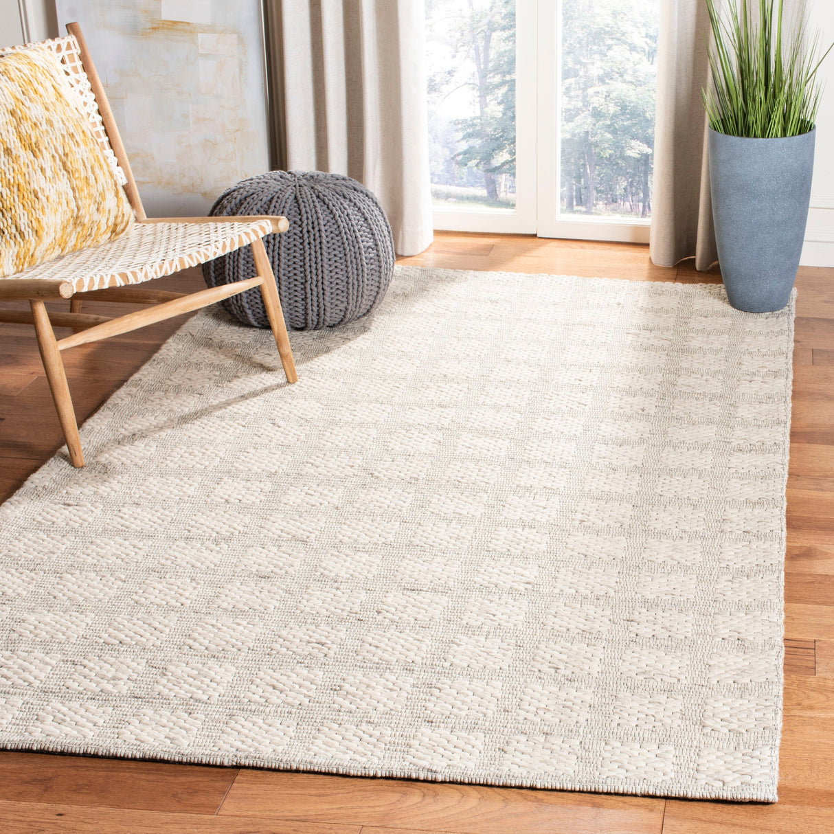 SAFAVIEH Handmade Marbella Anat Wool Rug