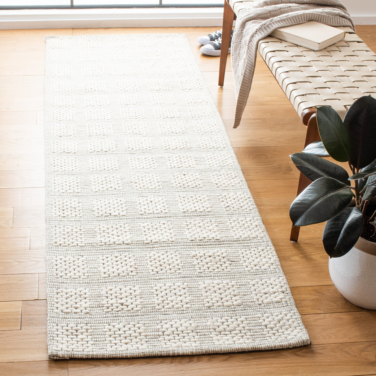 SAFAVIEH Handmade Marbella Anat Wool Rug