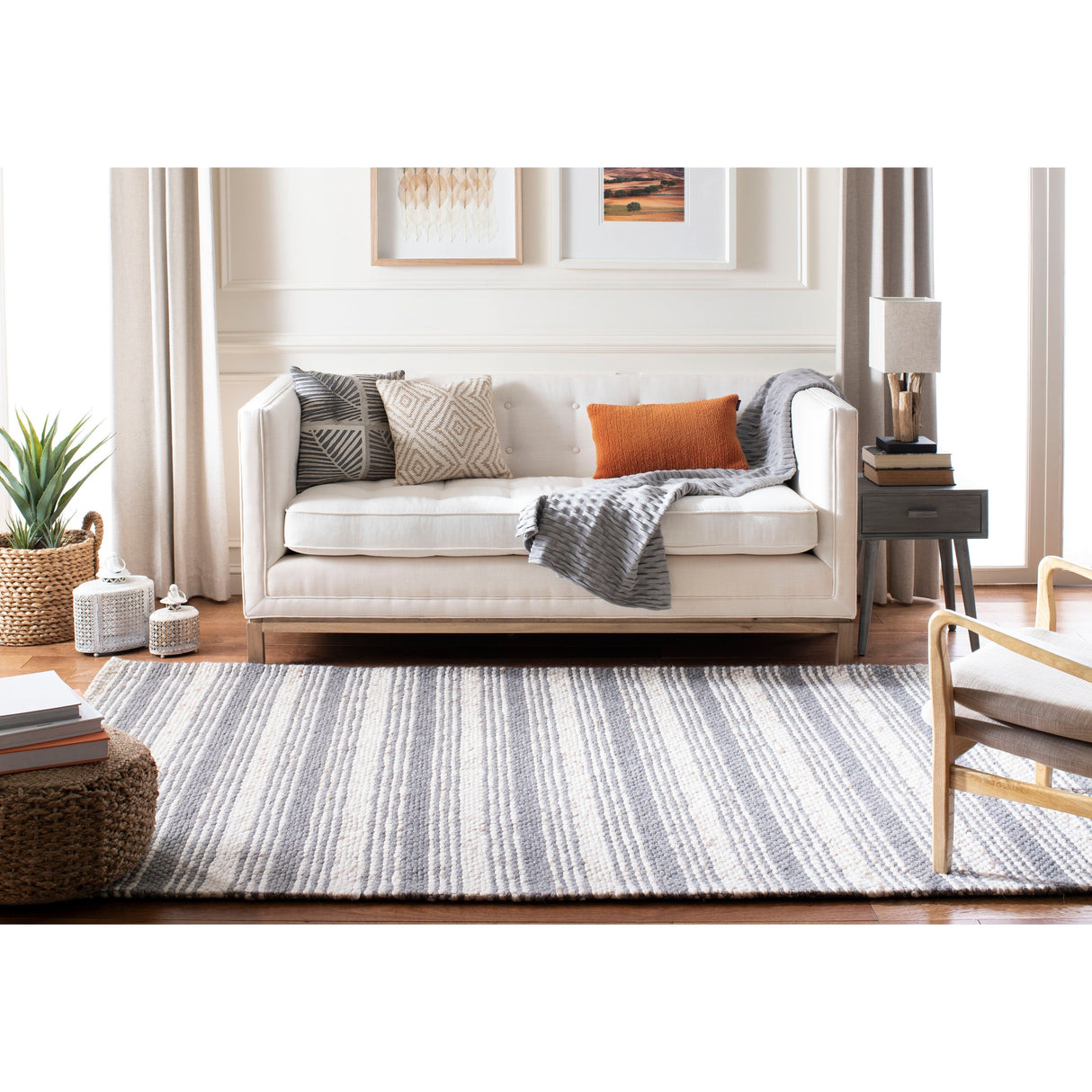 SAFAVIEH Handmade Marbella Arianne Stripe Beige/Brown Wool Rug