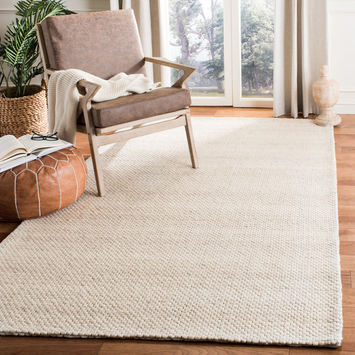 SAFAVIEH Handmade Marbella Arianne Stripe Beige/Brown Wool Rug