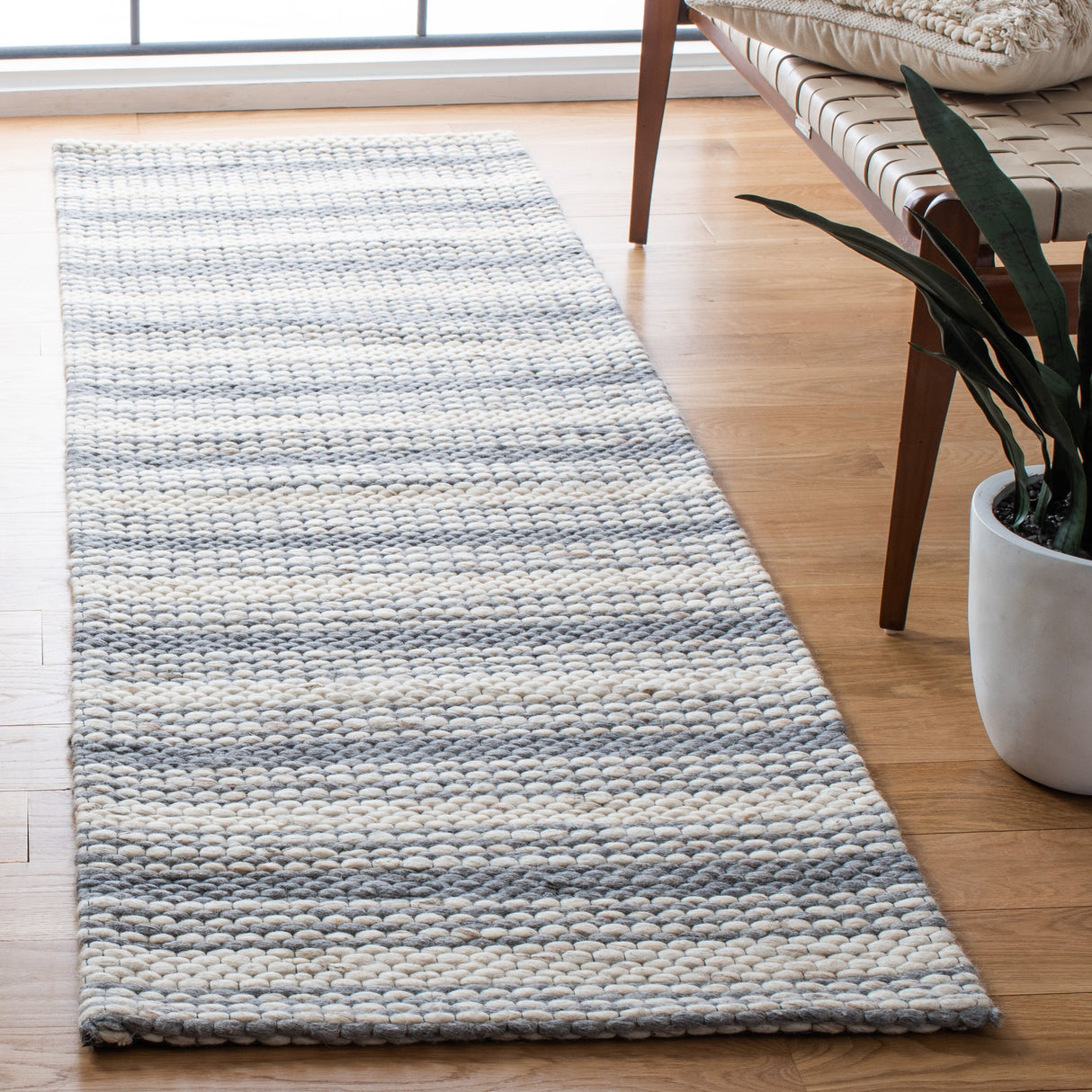 SAFAVIEH Handmade Marbella Arianne Stripe Beige/Brown Wool Rug