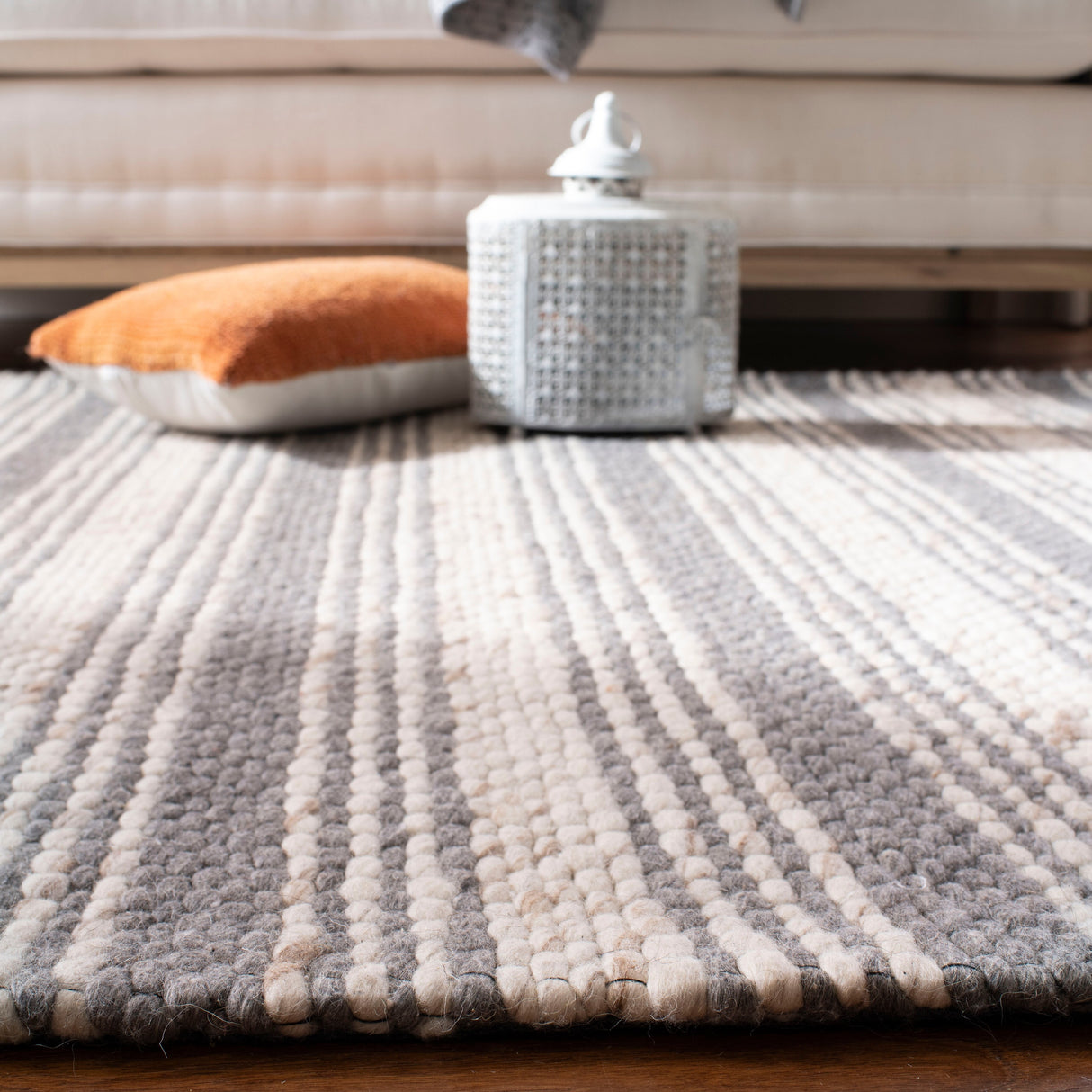 SAFAVIEH Handmade Marbella Arianne Stripe Beige/Brown Wool Rug