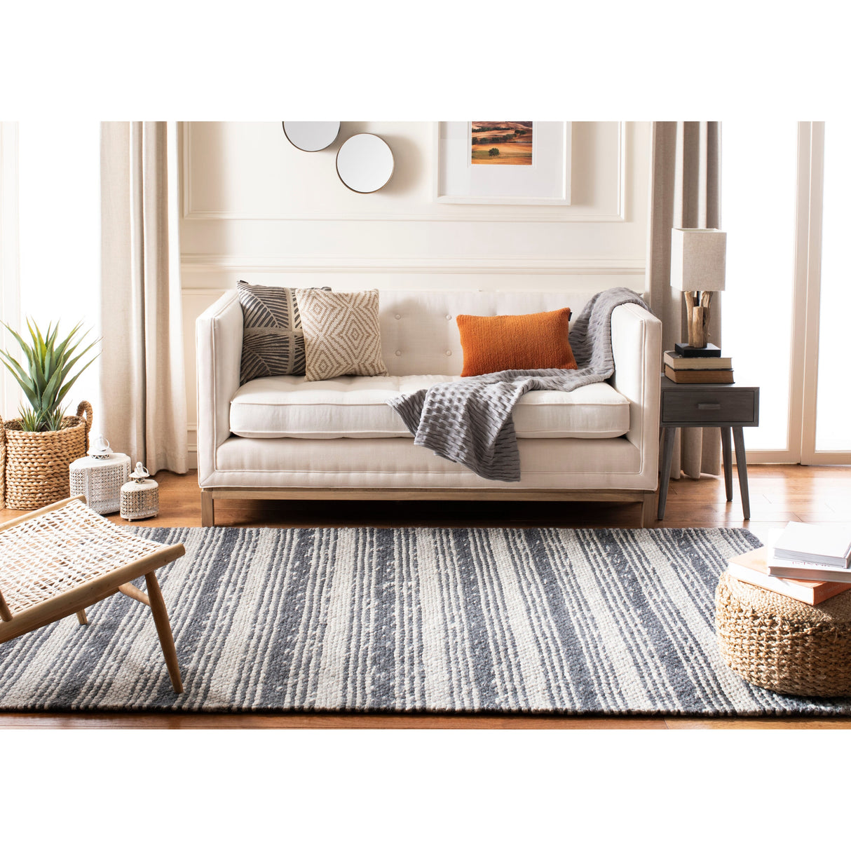 SAFAVIEH Handmade Marbella Arianne Stripe Beige/Brown Wool Rug