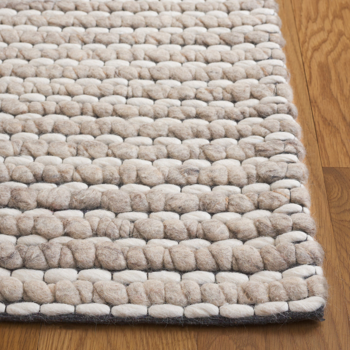 SAFAVIEH Handmade Marbella Katrein Wool Rug