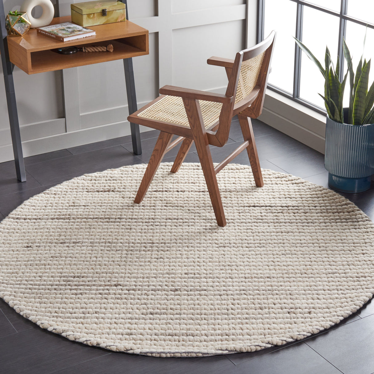 SAFAVIEH Handmade Marbella Katrein Wool Rug