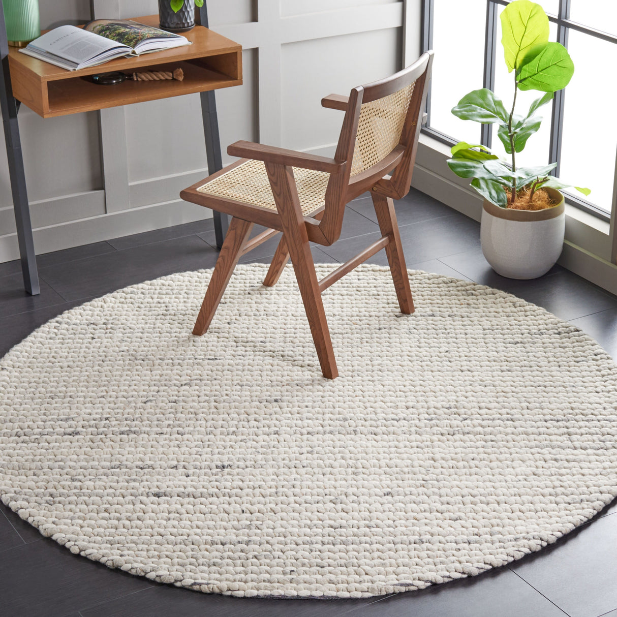 SAFAVIEH Handmade Marbella Katrein Wool Rug