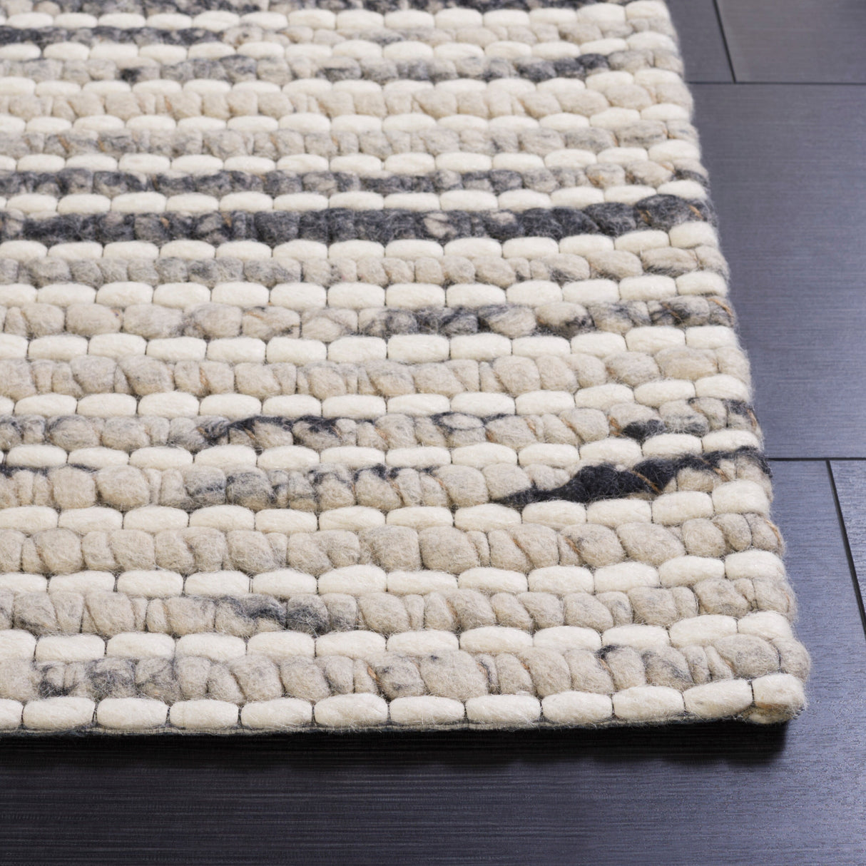 SAFAVIEH Handmade Marbella Katrein Wool Rug