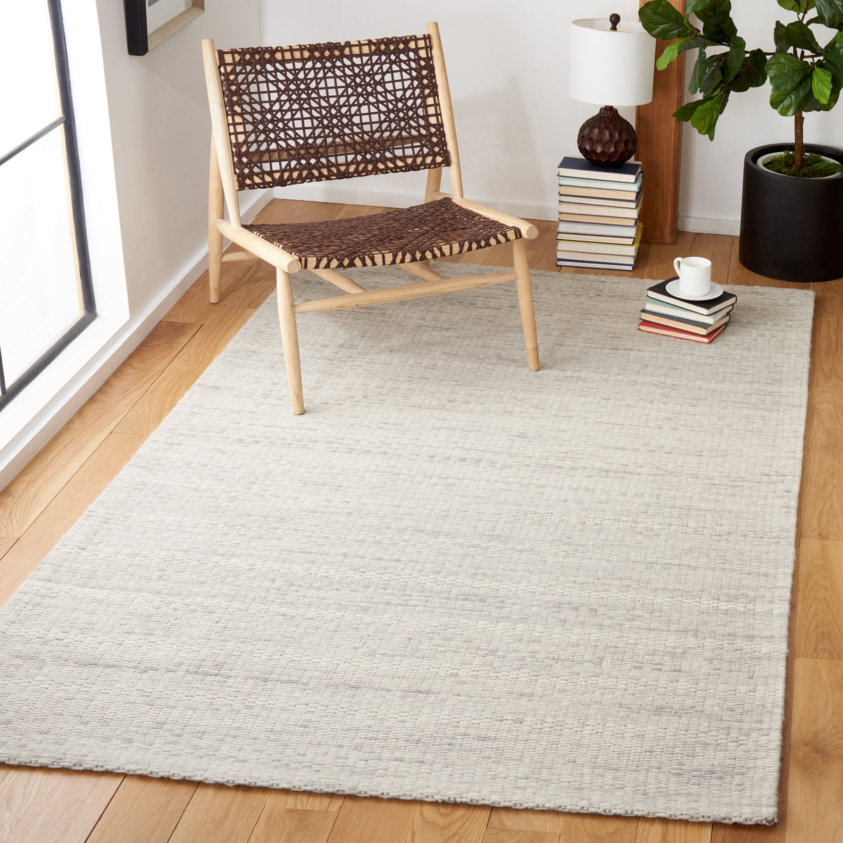 SAFAVIEH Handmade Marbella Leanid Wool Rug