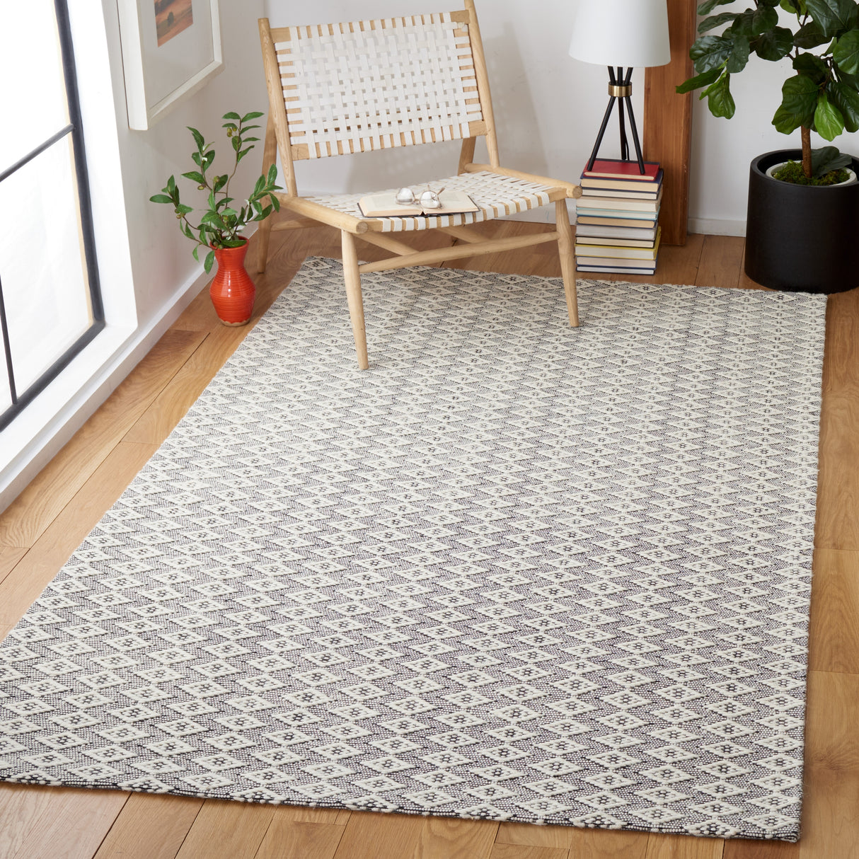 SAFAVIEH Handmade Marbella Vien Wool Rug