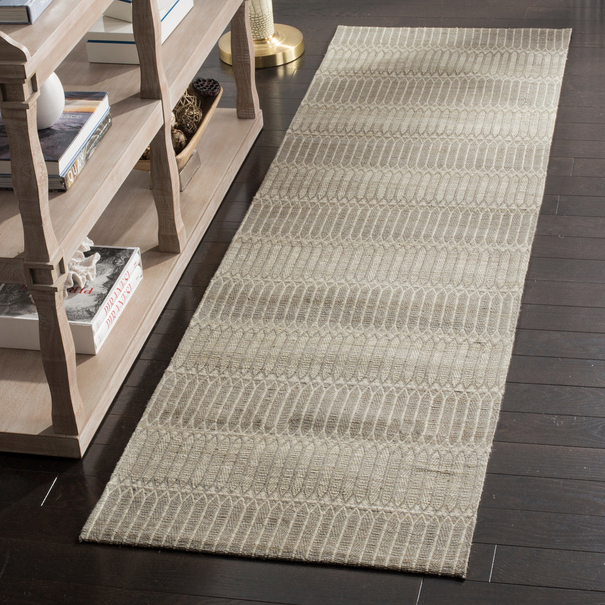 SAFAVIEH Handmade Marbella Þoranna Modern Viscose Rug