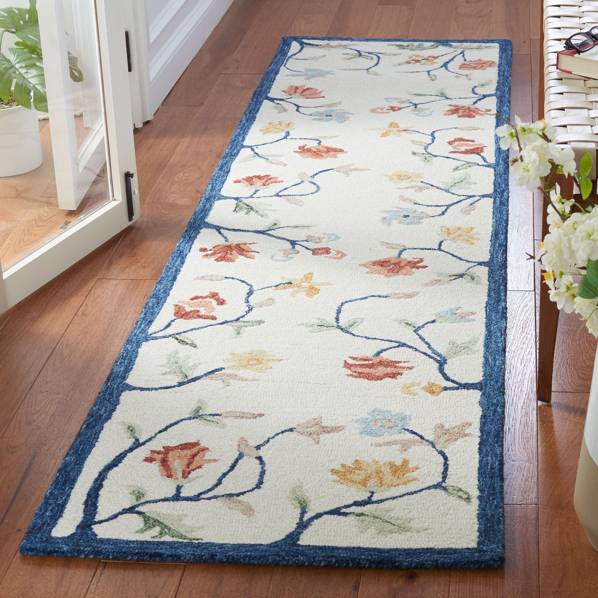 SAFAVIEH Handmade Metro Alcinda French Country Wool Rug