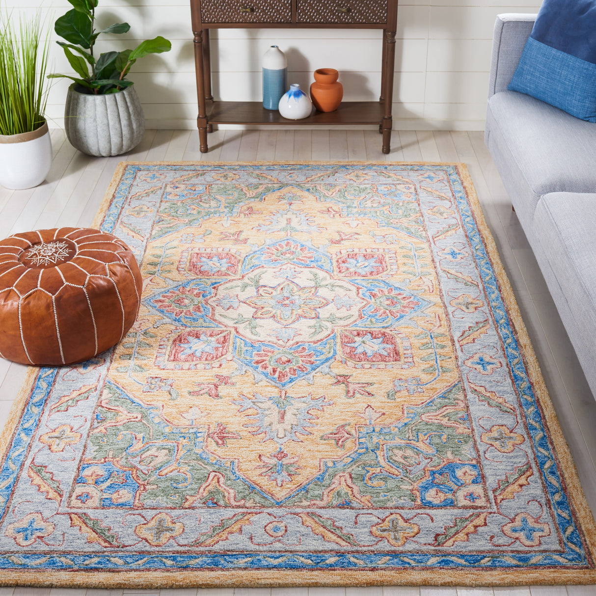 SAFAVIEH Handmade Metro Bert Medallion Wool Rug