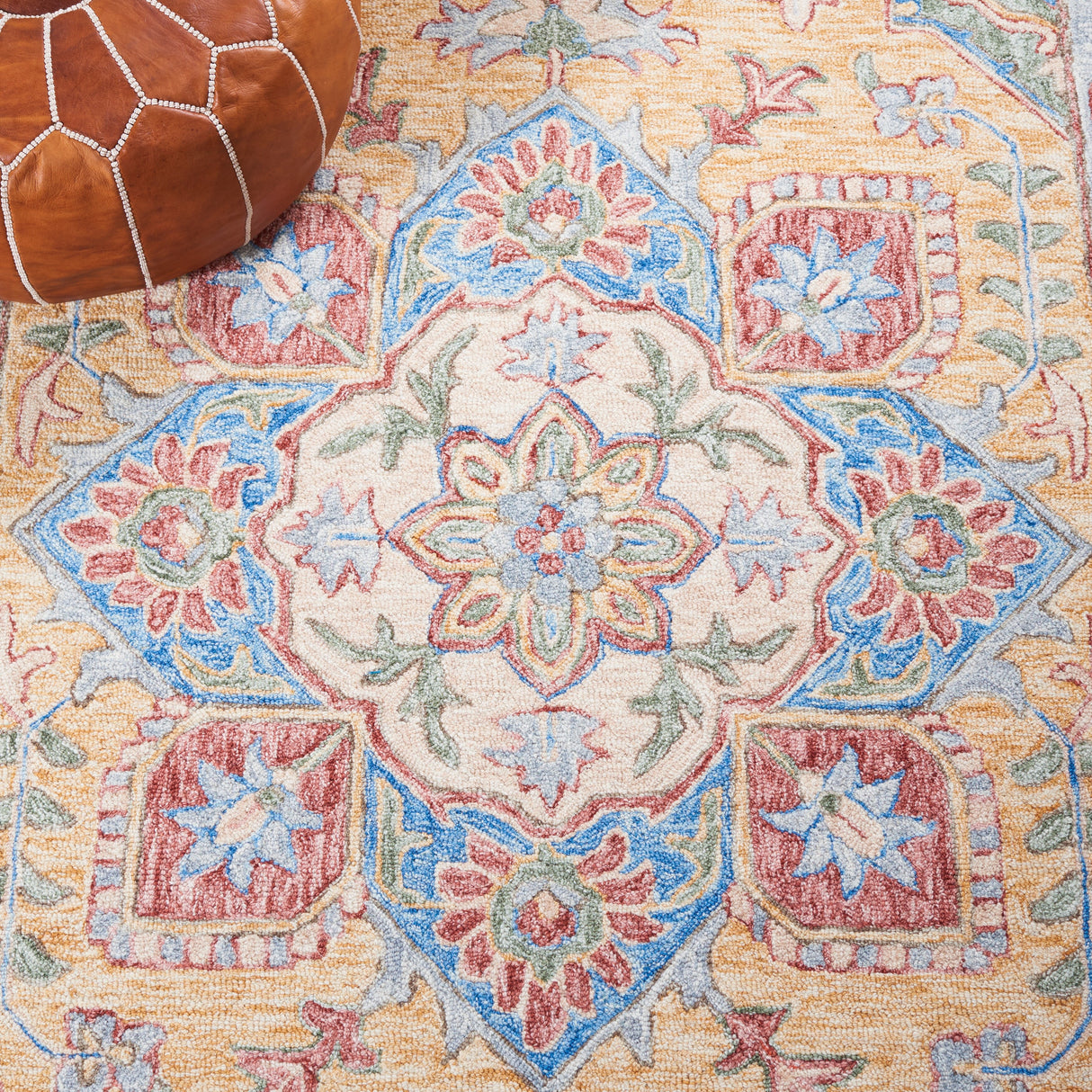 SAFAVIEH Handmade Metro Bert Medallion Wool Rug