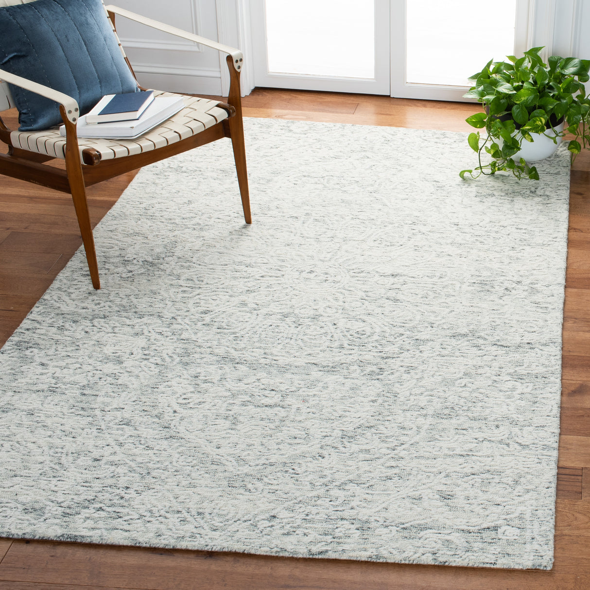 SAFAVIEH Handmade Metro Cyndee French Country Wool Rug